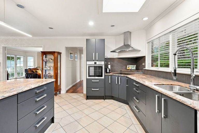 Photo of property in 199 Chelsea View Drive, Chatswood, Auckland, 0626