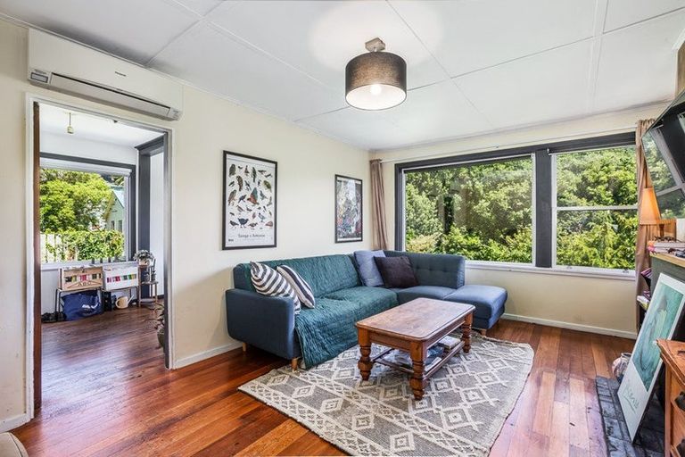 Photo of property in 18 Sidlaw Street, Strathmore Park, Wellington, 6022