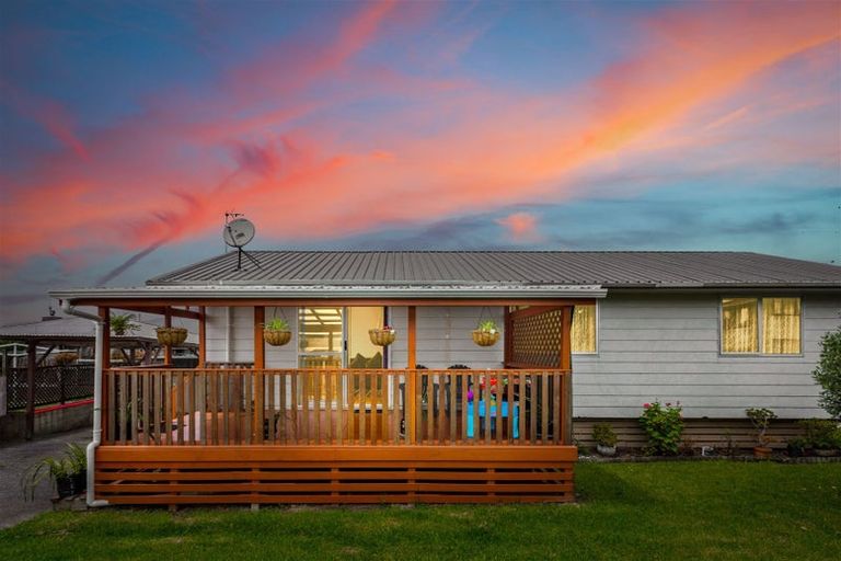 Photo of property in 2/146a Don Buck Road, Massey, Auckland, 0614