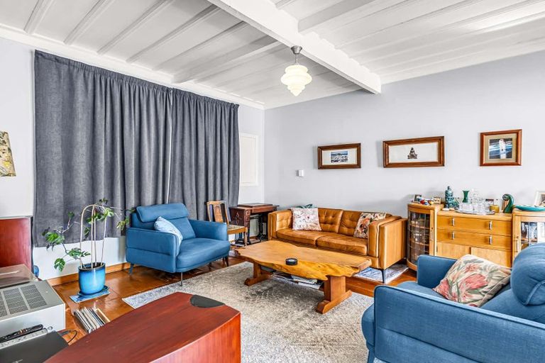 Photo of property in 32 Coote Road, Bluff Hill, Napier, 4110