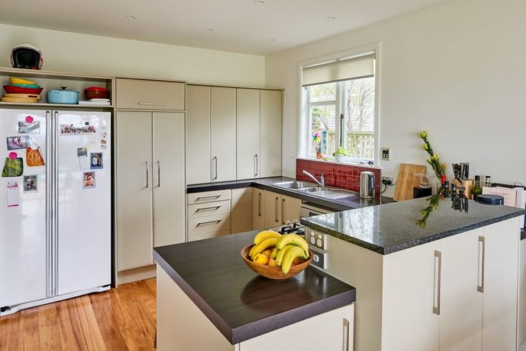 Photo of property in 30 Pukatea Street, Eastbourne, Lower Hutt, 5013