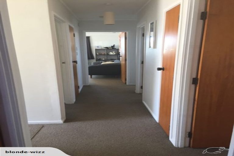 Photo of property in 9 Denarius Lane, Glendene, Auckland, 0602