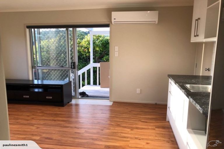 Photo of property in 25 Darren Crescent, Half Moon Bay, Auckland, 2012