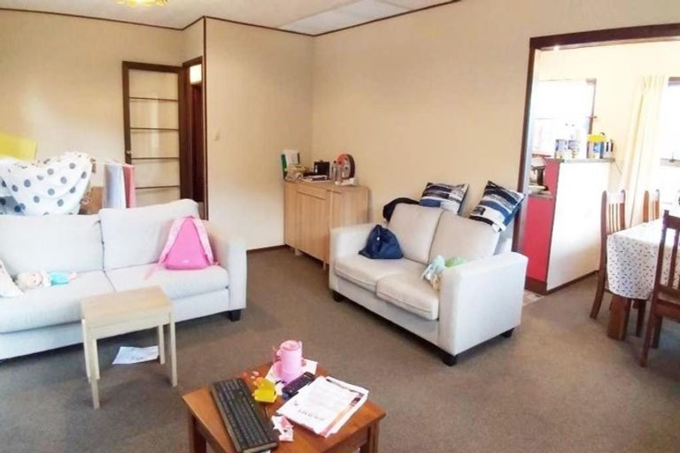 Photo of property in 2/9 Seaton Road, Murrays Bay, Auckland, 0630