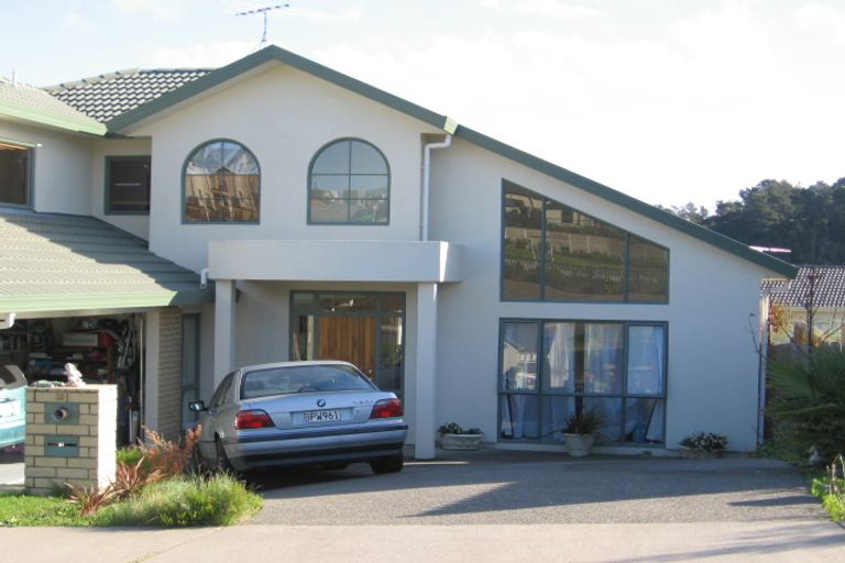 Photo of property in 19 Medallion Drive, Oteha, Auckland, 0632