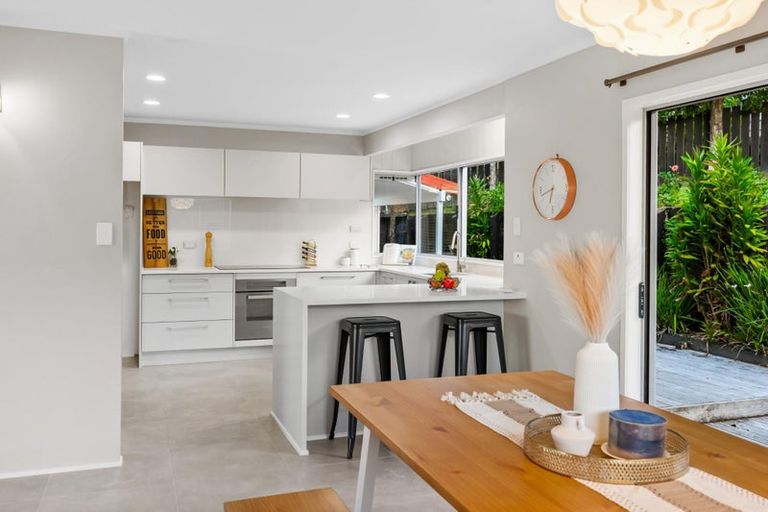 Photo of property in 7 Kerlin Crescent, West Harbour, Auckland, 0618