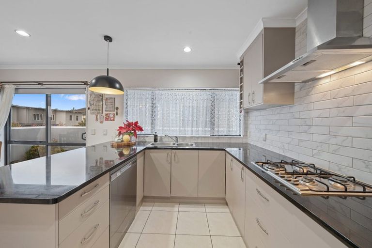 Photo of property in 3 Bezar Place, Flat Bush, Auckland, 2016