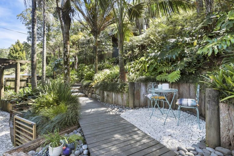 Photo of property in 71 Takahe Road, Titirangi, Auckland, 0604