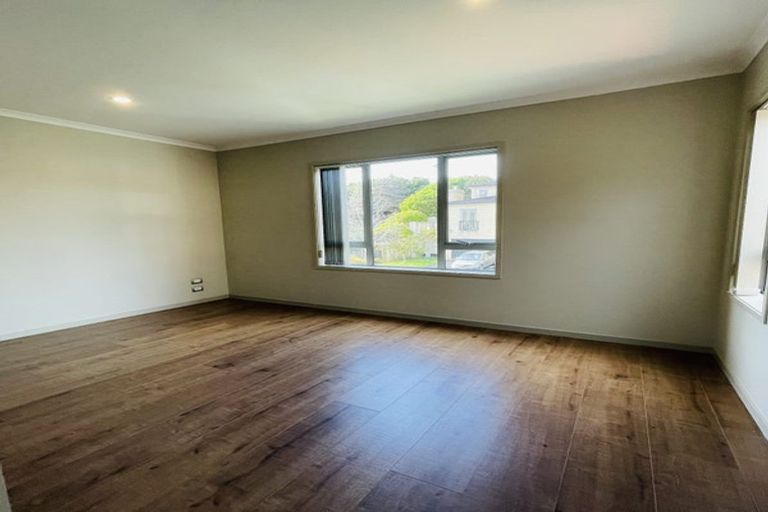 Photo of property in 23 Horizon Road, Oteha, Auckland, 0632