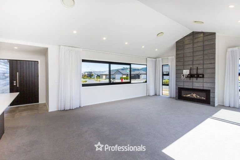 Photo of property in 20 Salisbury Crescent, Wallaceville, Upper Hutt, 5018
