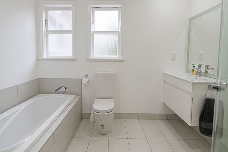 Photo of property in 11 Wairere Grove, Paraparaumu, 5032