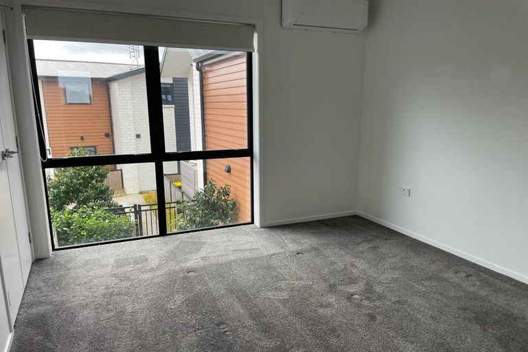 Photo of property in 2/170 Don Buck Road, Massey, Auckland, 0614