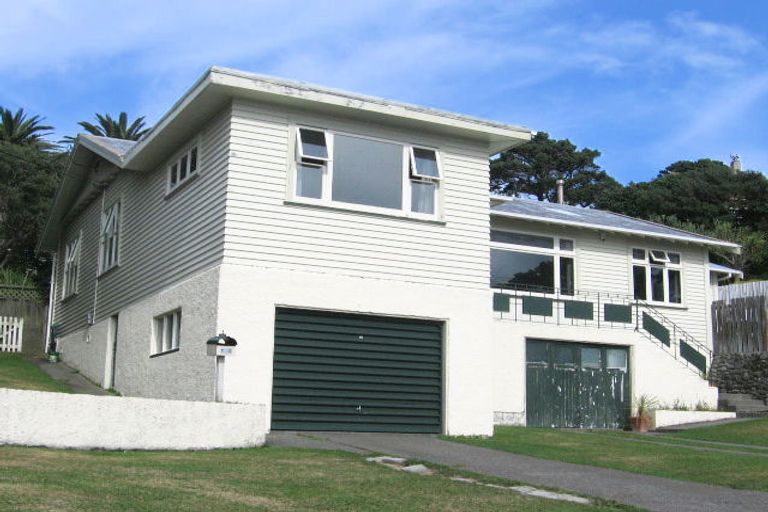 Photo of property in 104 Tannadyce Street, Strathmore Park, Wellington, 6022