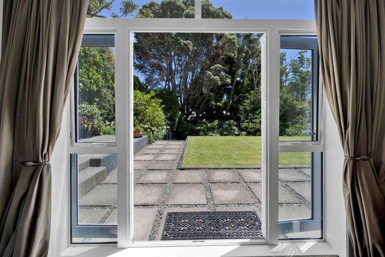 Photo of property in 290 Devon Street West, New Plymouth, 4310