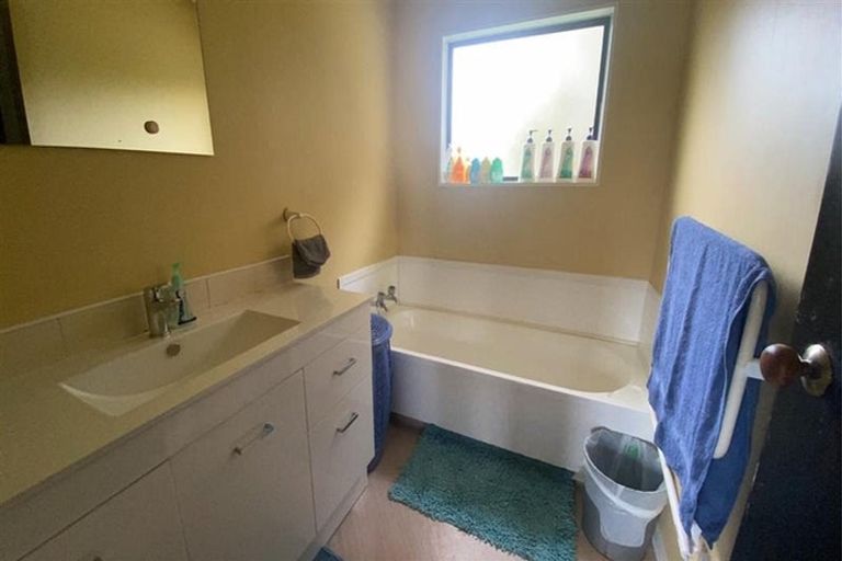 Photo of property in 3 Atarau Grove, Paraparaumu, 5032