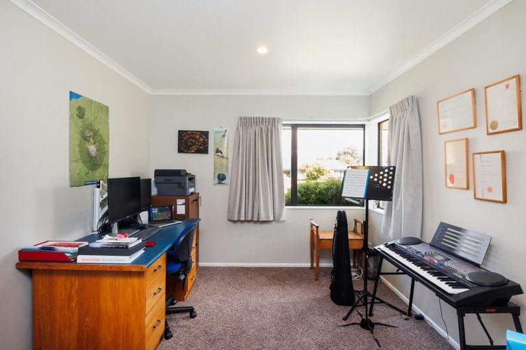 Photo of property in 147 Pacific Drive, Fitzherbert, Palmerston North, 4410