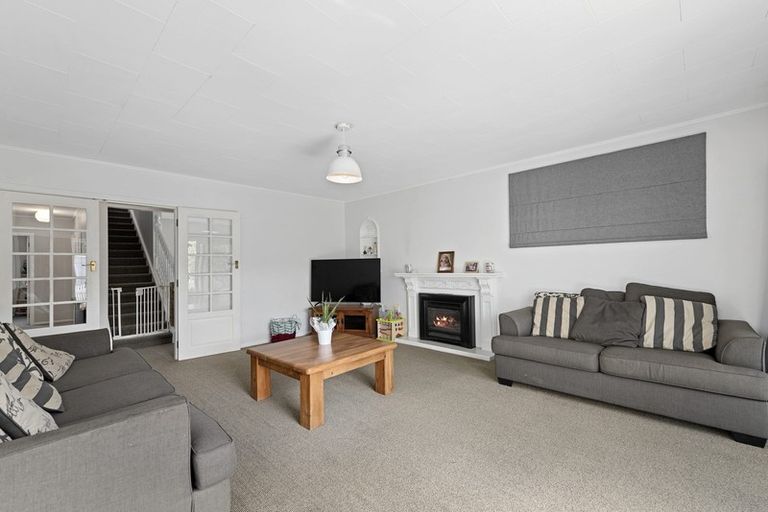 Photo of property in 15 Whirinaki Crescent, Heretaunga, Upper Hutt, 5018