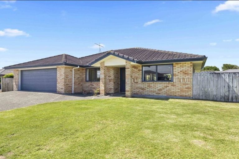 Photo of property in 41 Breaker Grove, Waiuku, 2123