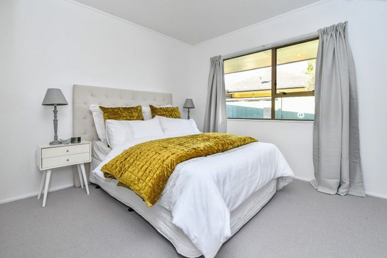 Photo of property in 2/4 Sunshine Place, Papakura, 2110