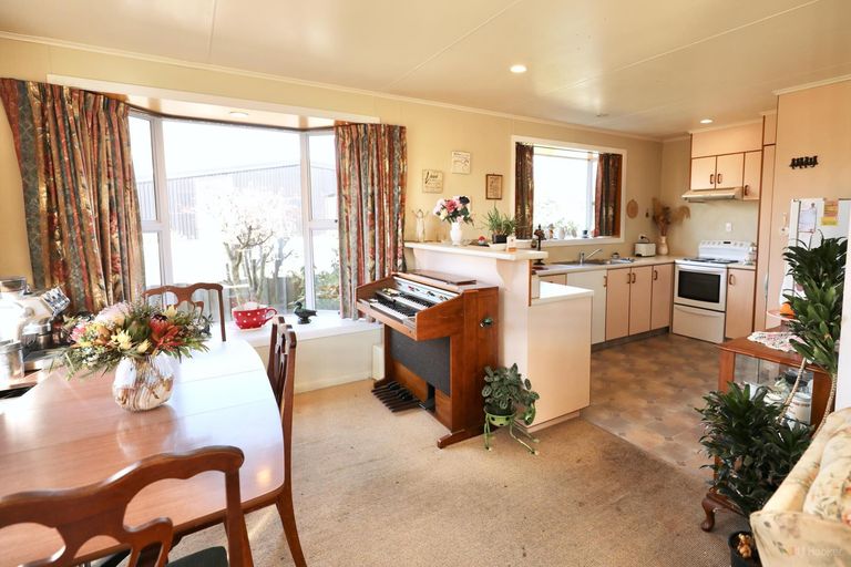 Photo of property in 69 Main North Road, Geraldine, 7930