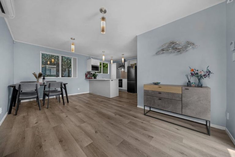 Photo of property in 2/10 Norrie Smith Avenue, Flat Bush, Auckland, 2023