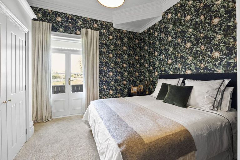 Photo of property in 329 Mangorei Road, Merrilands, New Plymouth, 4312