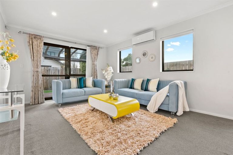 Photo of property in 35 Tarapiroe Avenue, Takanini, 2112