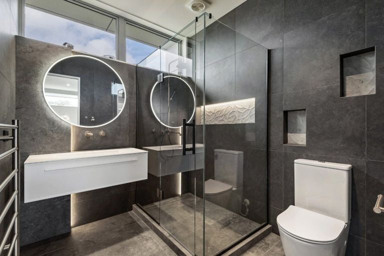 Photo of property in 451 East Coast Road, Murrays Bay, Auckland, 0630