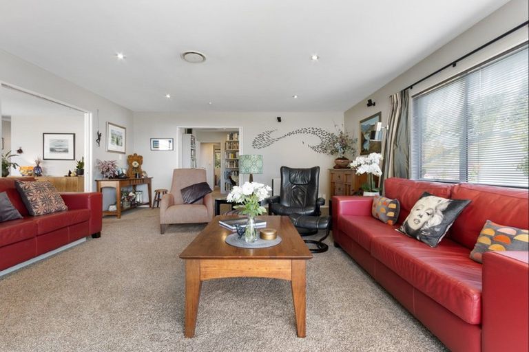 Photo of property in 8 Amner Place, Bluff Hill, Napier, 4110