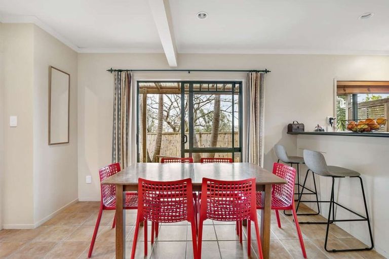 Photo of property in 2/62 Target Road, Totara Vale, Auckland, 0629