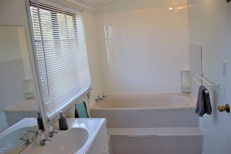 Photo of property in 61 West Hoe Heights, Orewa, 0931