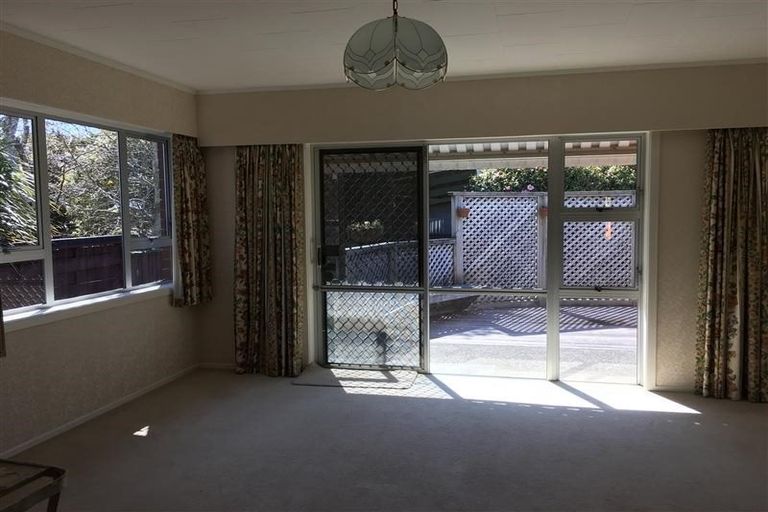 Photo of property in 10 Cumberland Street, Merrilands, New Plymouth, 4312