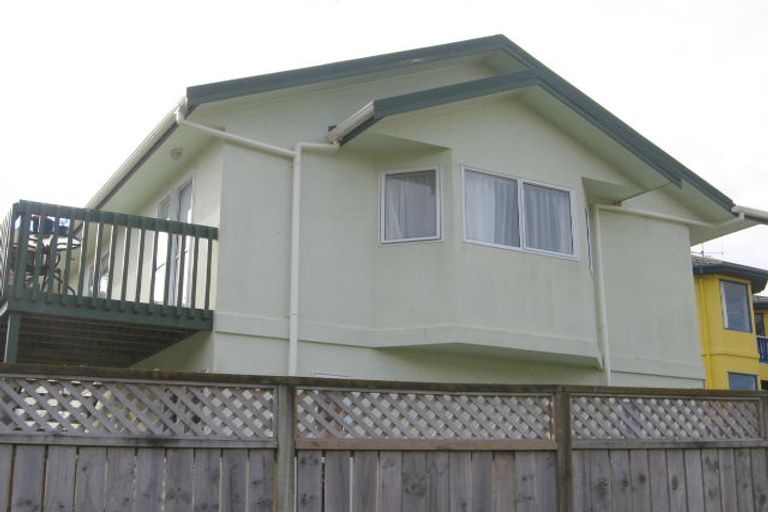 Photo of property in 17 Domanski Crescent, Owhiro Bay, Wellington, 6023