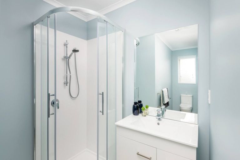 Photo of property in 16 Bridget Court, Red Beach, 0932