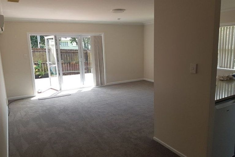 Photo of property in 1/162 Onewa Road, Northcote, Auckland, 0627