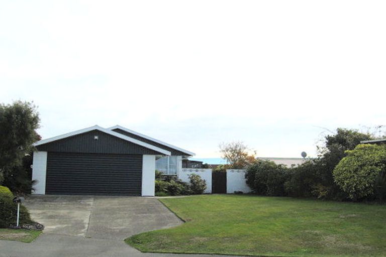 Photo of property in 4 Beaumaris Place, Sockburn, Christchurch, 8042