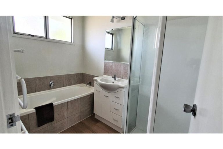 Photo of property in 26 Ferry Parade, Herald Island, Auckland, 0618