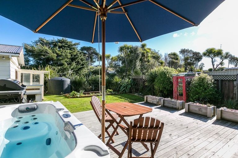 Photo of property in 18 Palmer Place, Taieri Beach, Brighton, 9091