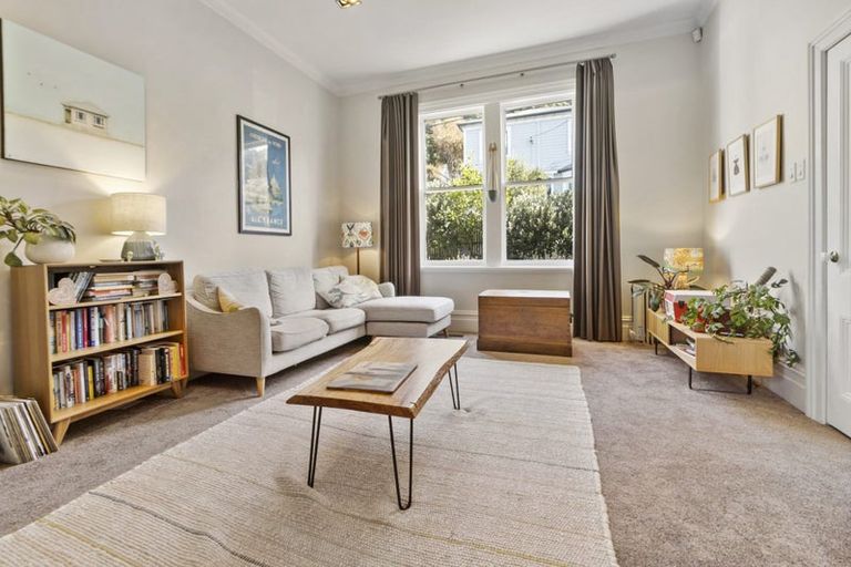 Photo of property in 12 Burnell Avenue, Thorndon, Wellington, 6011