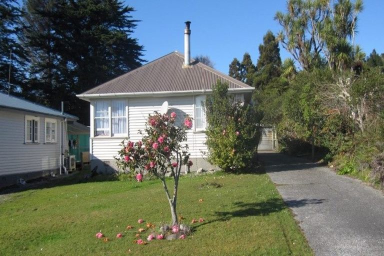 Photo of property in 19 Joyce Crescent, Greymouth, 7805