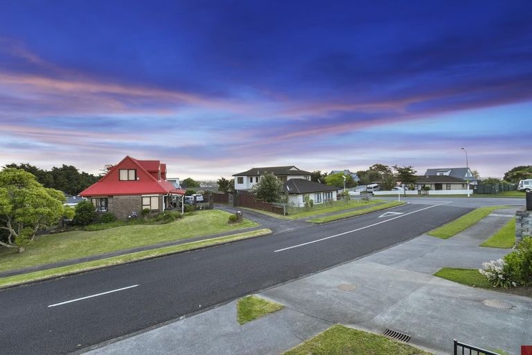 Photo of property in 77 Calluna Crescent, Totara Heights, Auckland, 2105