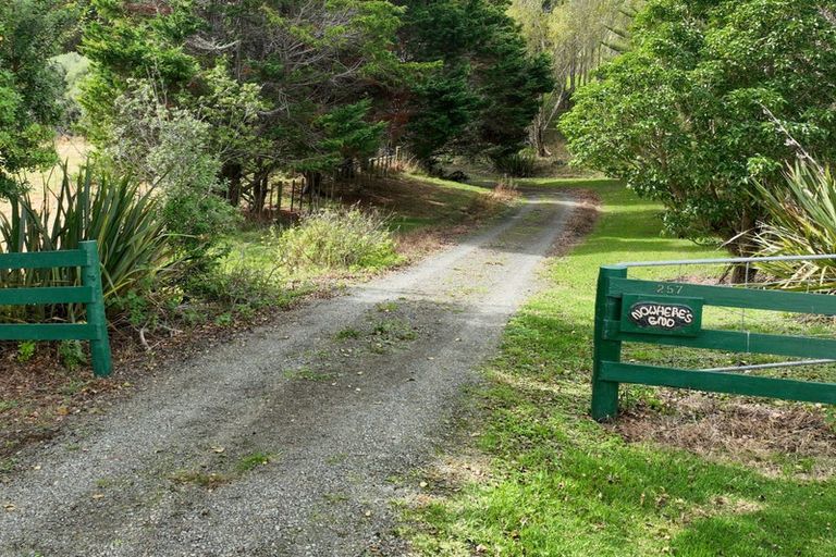 Photo of property in 257 Metcalfe Road, Matakohe, 0593