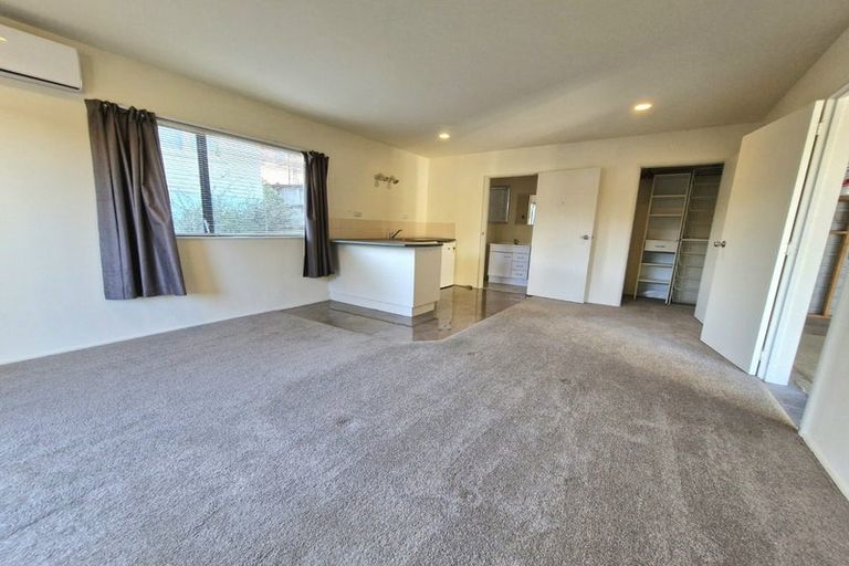 Photo of property in 26 Coniston Avenue, Te Atatu South, Auckland, 0610