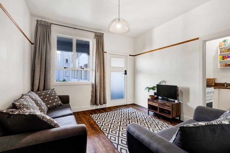 Photo of property in Devonport Apartments, 31/127 Saint Aubyn Street, New Plymouth, 4310