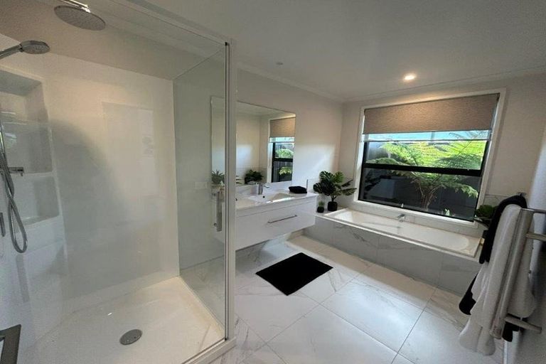 Photo of property in 1 Royal Crescent, Papamoa, 3118