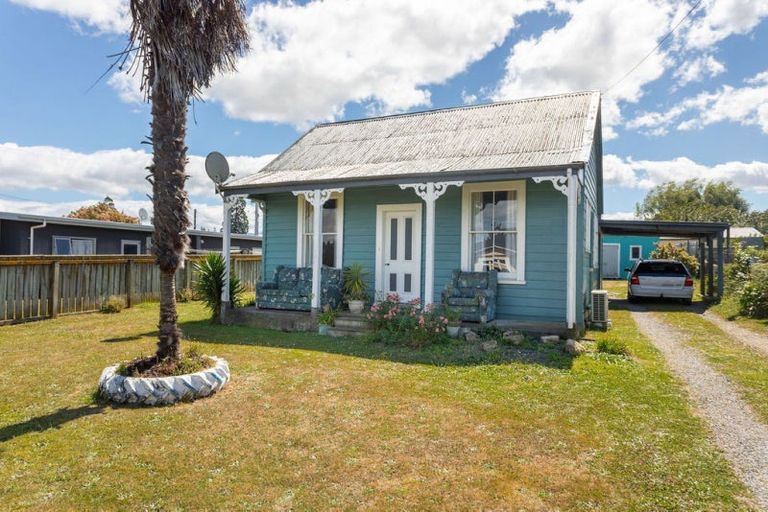 Photo of property in 18 Mccallum Street, Dannevirke, 4930