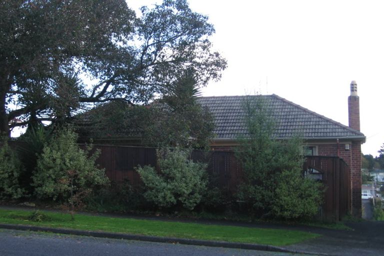 Photo of property in 2/191 Titirangi Road, Titirangi, Auckland, 0604