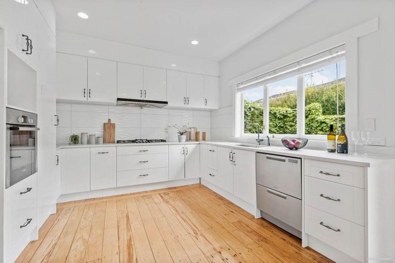 Photo of property in 1/92 East Coast Road, Milford, Auckland, 0620