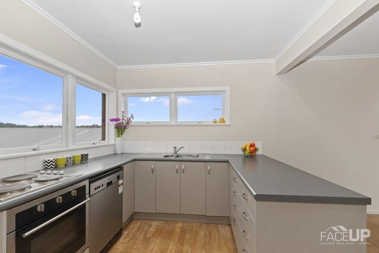 Photo of property in 2/6 Corunna Road, Milford, Auckland, 0620