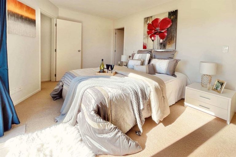 Photo of property in 16 Spalding Rise, Golflands, Auckland, 2013